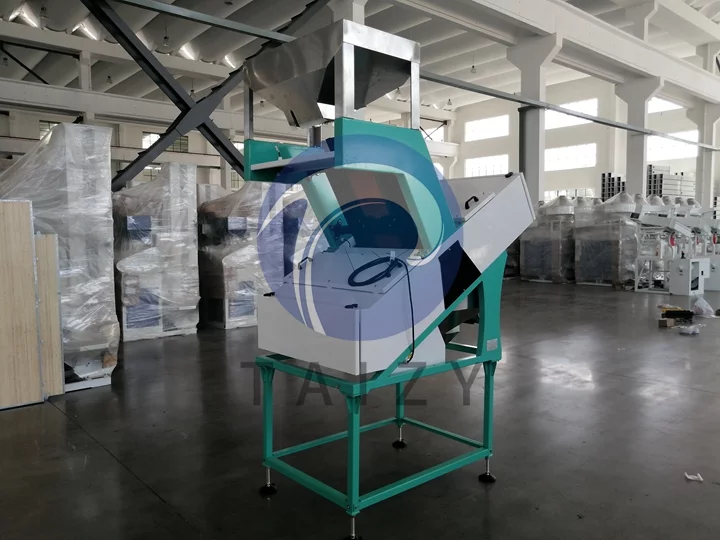 Rice color sorting machine